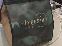 -小苍兰风铃草·礼物蛋糕(沈阳店)