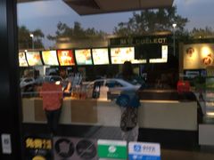 -麦当劳(友谊路得来速店)