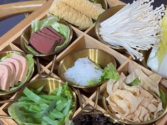 -三顾烤庐·烤鱼·烧烤·龙虾(奉贤店)