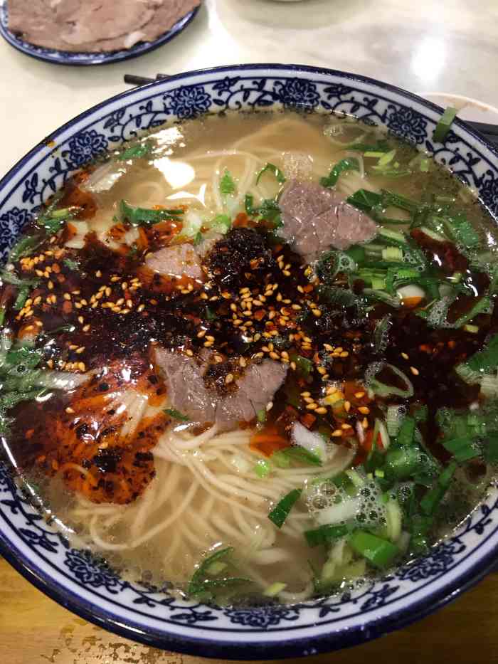 西北楼牛肉面(德胜园店)-"看着早起吃面的熟客越来越多,就知道疫情渐.