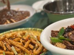 干煸藕条-刘胖子家常菜·蹄花焖藕(江汉路总店)