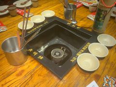 -老牌坊云南鱼豆花火锅(爱建店)