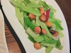 西芹夏果炒百合-沙力海(北大街店)
