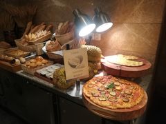 Pizzas-松山湖凯悦酒店·Café自助餐厅·周末火舞秀表演