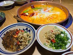 -洱火云南酸菜牛肉火锅(石景山当代商城店)