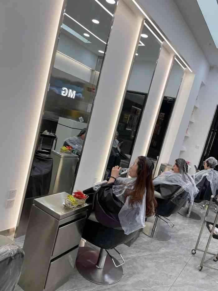 mg·轻奢美发(万达金街店)-"【项目】剪发 mg·轻奢美发位于万达金街.