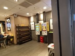 -麦当劳(上海虹桥站30B检票口楼上)