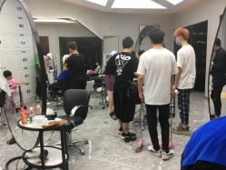 -变画·发型STUDIO