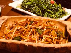 -老滇山寨•云南特色菜•地方菜•民族风情歌舞表演(金碧店)