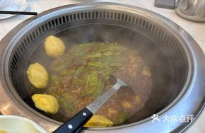 Northeastern Stewed Chicken in Iron Pot