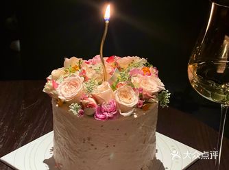 真的会被这款明媚的鲜花蛋糕美到