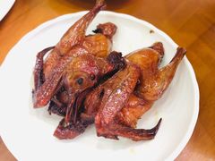 香炸妙龄乳鸽-煲煲掂风味煲仔饭餐厅(西区店)