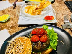 瀑布芝士牛肉汉堡-Let'sBURGERplus·非常创意汉堡(三里屯店)