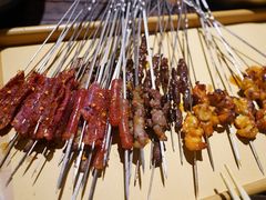 烤腊肠-破瓦寒窑·地摊烤羊排