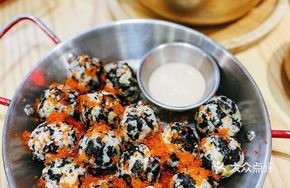 Crab Roe Seaweed Hand-Pressed Rice Ball