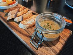 鸭肝慕斯配法棍面包-wineapp葡萄酒餐吧(外滩金融中心店)