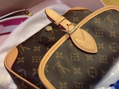 -聚云奢二手奢侈品黄金手表包包回收·中古店(三里屯总店)