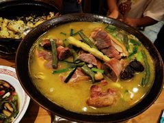 -帅巴人舅母子腊蹄民俗村