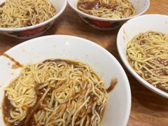 -松树干拌面店