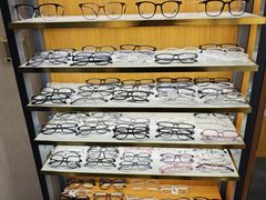 -优医视平价眼镜蔡司依视路折扣工厂店(十里堡店)