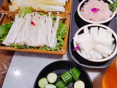 -尚尚仙·酸汤猪手·猪肚鸡火锅(华联万柳购物中心店)