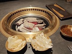 -铭牛烧肉·和牛海鲜自助(高新月牙湖店)