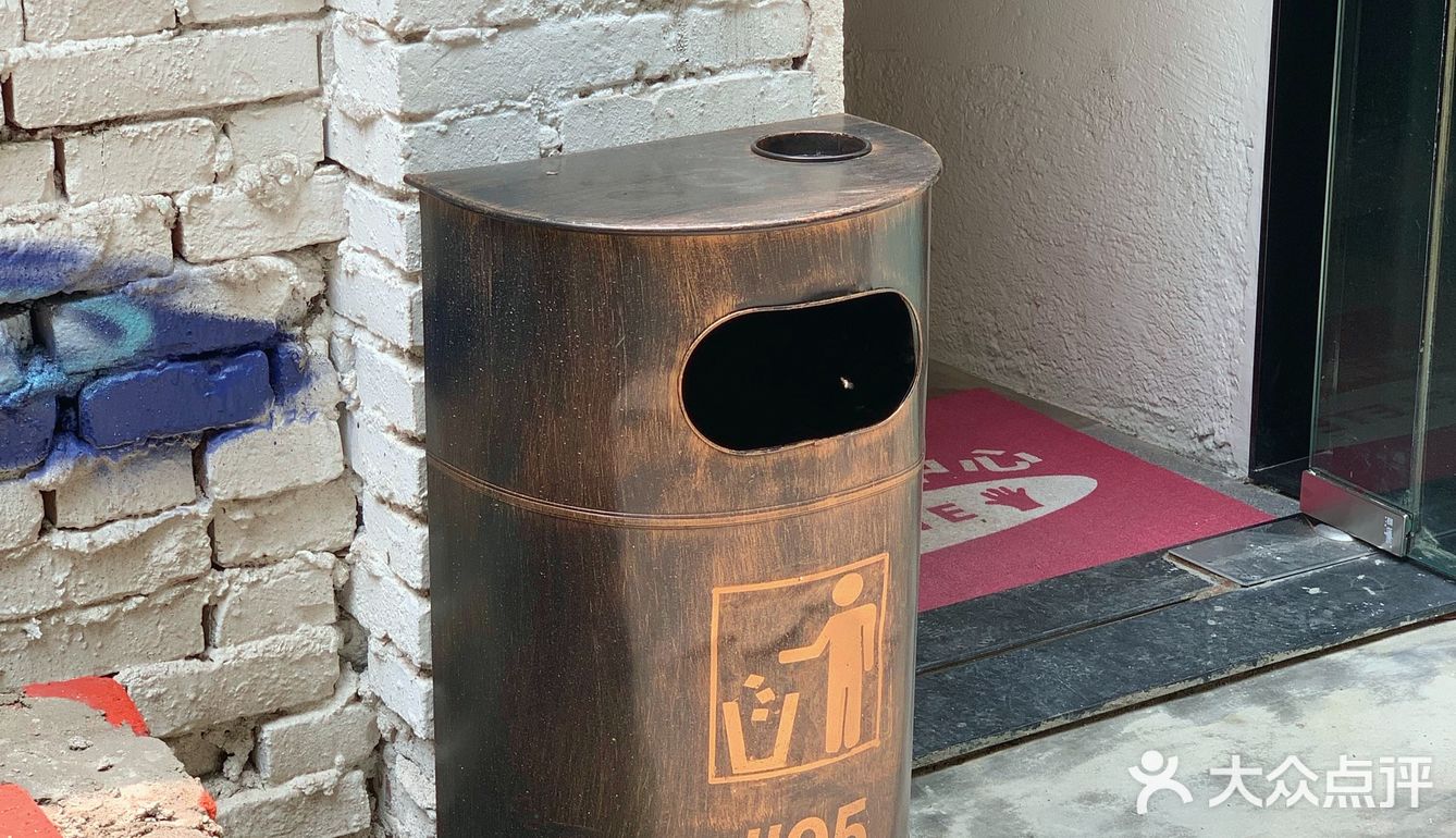 废墟里的超酷机车咖啡店🛺就是开着玩儿