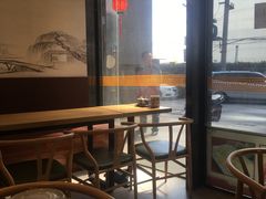 靠窗位-螺大蛳柳州螺蛳粉·火锅·热干面(西城永捷店)