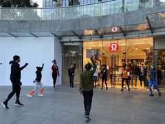 -lululemon(上海浦东IFC店)