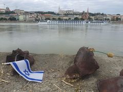 -多瑙河畔鞋履雕塑