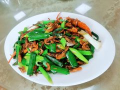 蒜苗炒河虾-东江客家情食府