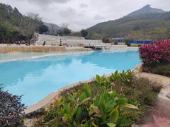 -十万大山布透温泉