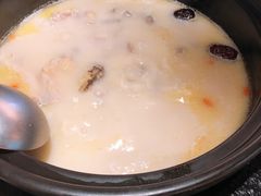 -洪氏嗨捞·广东猪肚鸡·椰子鸡火锅(西咸万象城店)