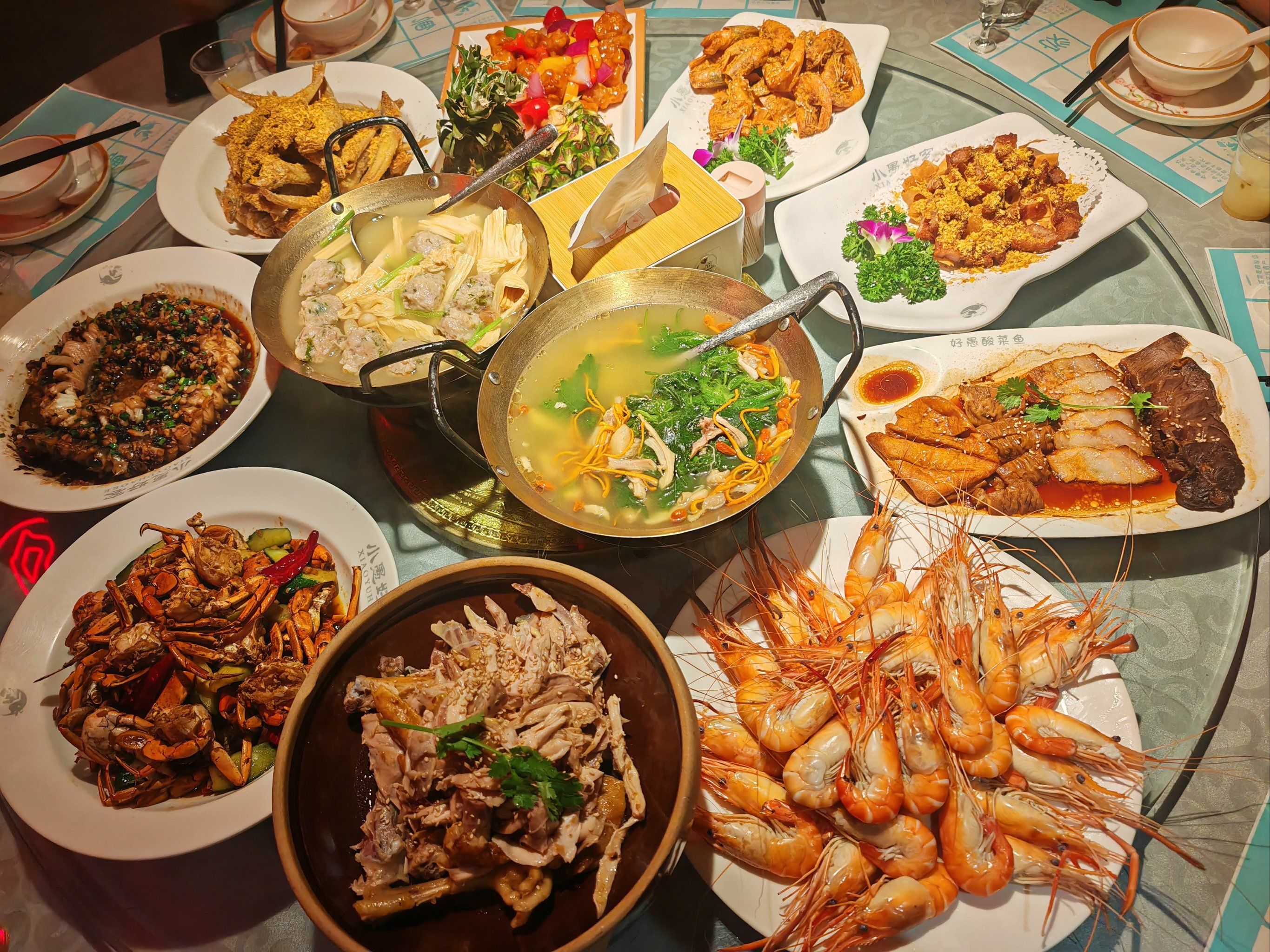 满桌佳肴好满足