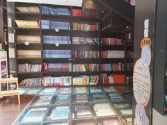 -钟书阁(松江泰晤士小镇店)