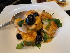 黑蒜大千爆虾球-北京四季酒店·采逸轩