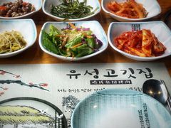 餐具摆设-唯成•韩国炭火烤肉 유성고기