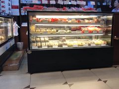 面包甜点陈列柜-红宝石·鲜奶小方·海派西点房(南丹店)