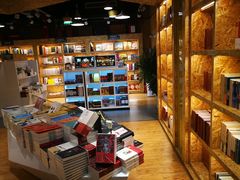 -新华里咖啡书吧(新华书店小寨店)