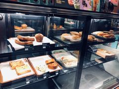 面包甜点陈列柜-星巴克(深圳音乐厅店)
