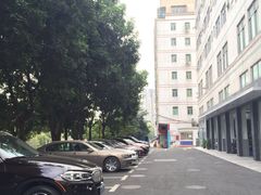 -宝捷星宝马·奔驰·保时捷专修·特斯拉钣喷中心(宝安店)