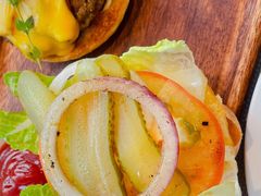 浇汁芝士汉堡-解放碑威斯汀酒店-知味国际美食餐厅