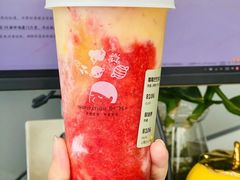 草莓季-喜茶(上海正大广场店)
