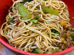 -爆炸头阿姨小四川正宗川味小吃(无任何分店)