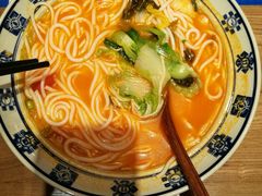 版纳番茄酸汤鱼米线-刀小蛮半只鸡过桥米线(家乐福四元桥店)