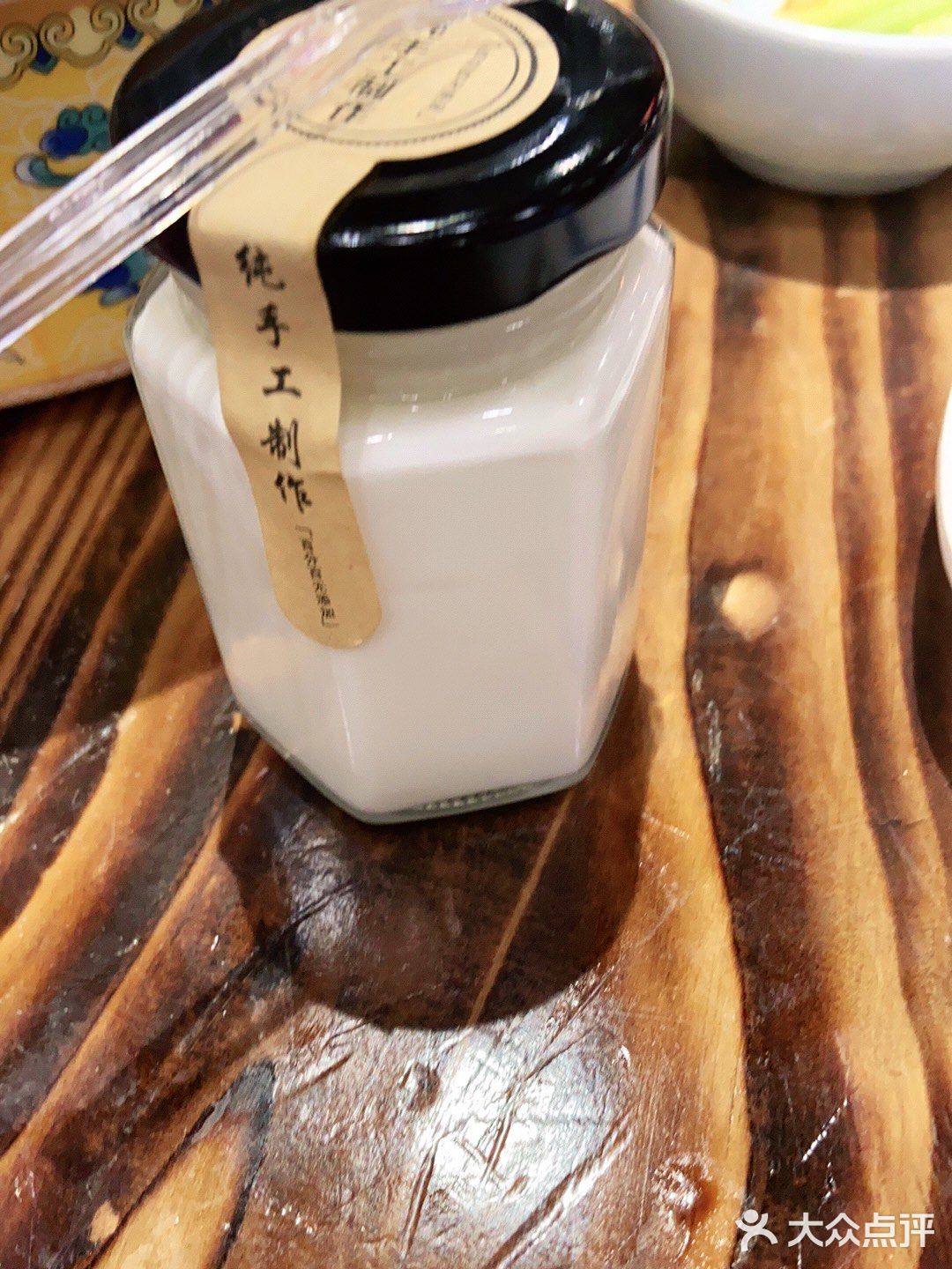 门口还有免费的小吃，可以随便吃