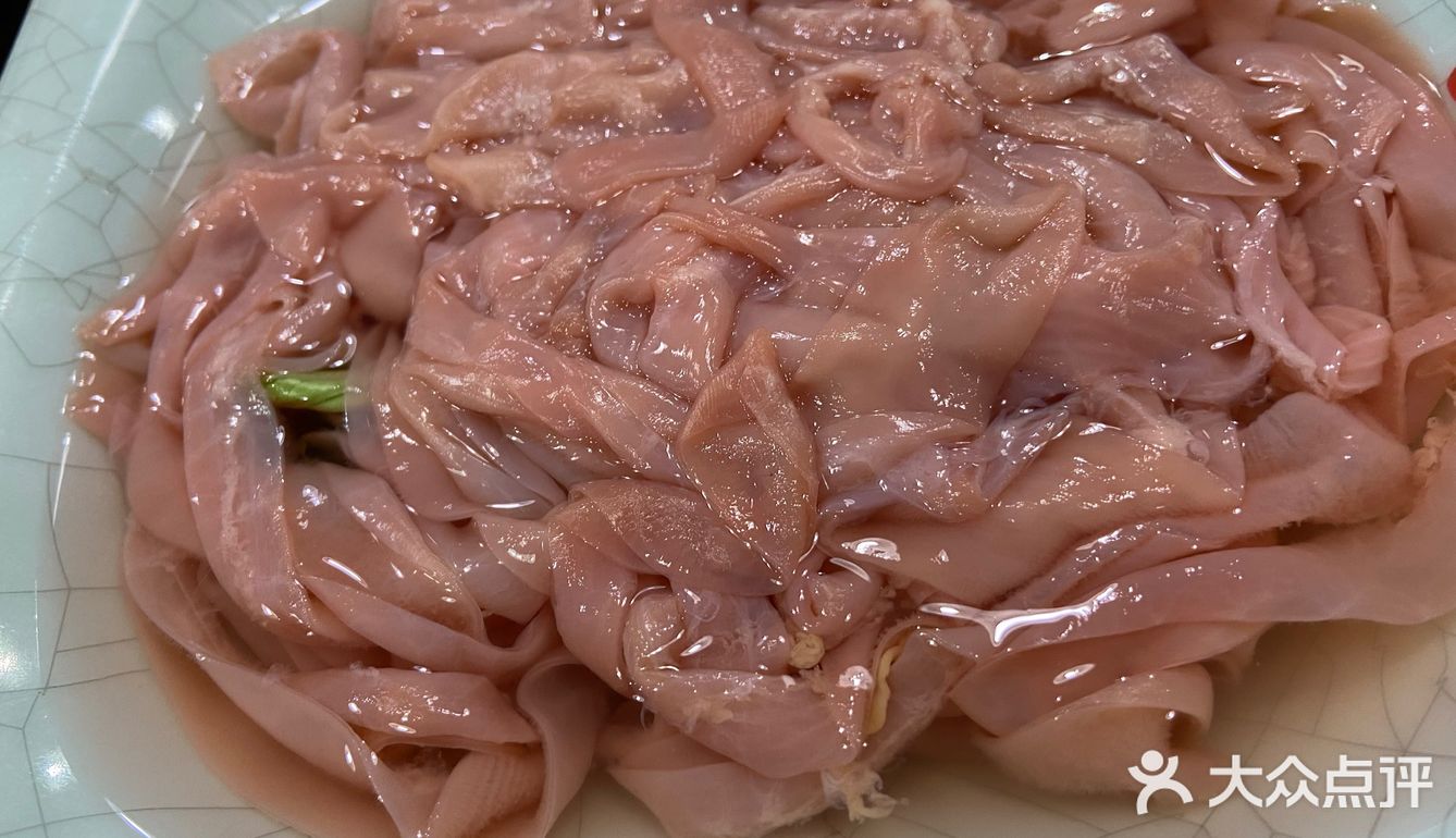吃一顿正宗重庆火锅，醇厚的牛油锅底加上新鲜食材，真是爽歪歪。