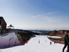 -采薇庄园四季滑雪场