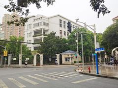 -上海市民办新华初级中学