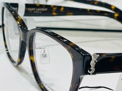 -YI OPTICAL 奕镜·蔡司战略合作店(长宁来福士店)